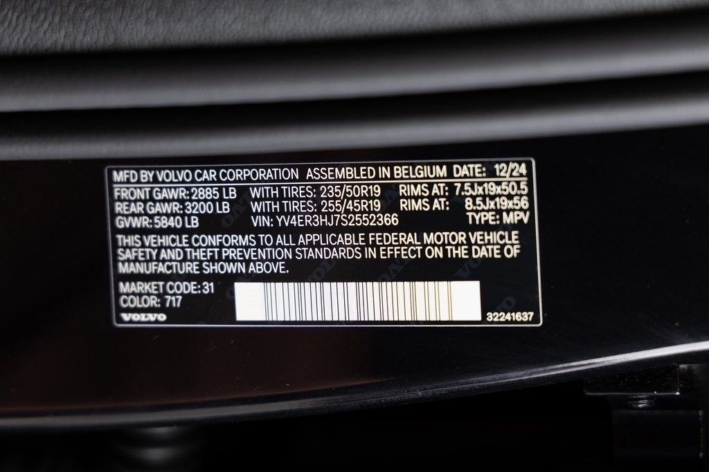 New 2025 Volvo EX40 Core w/ Climate Package image 24