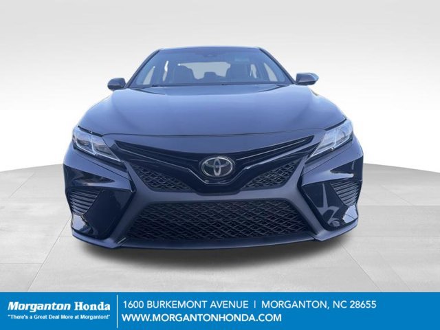 Used 2018 Toyota Camry SE w/ Moonroof Package FWD image 2