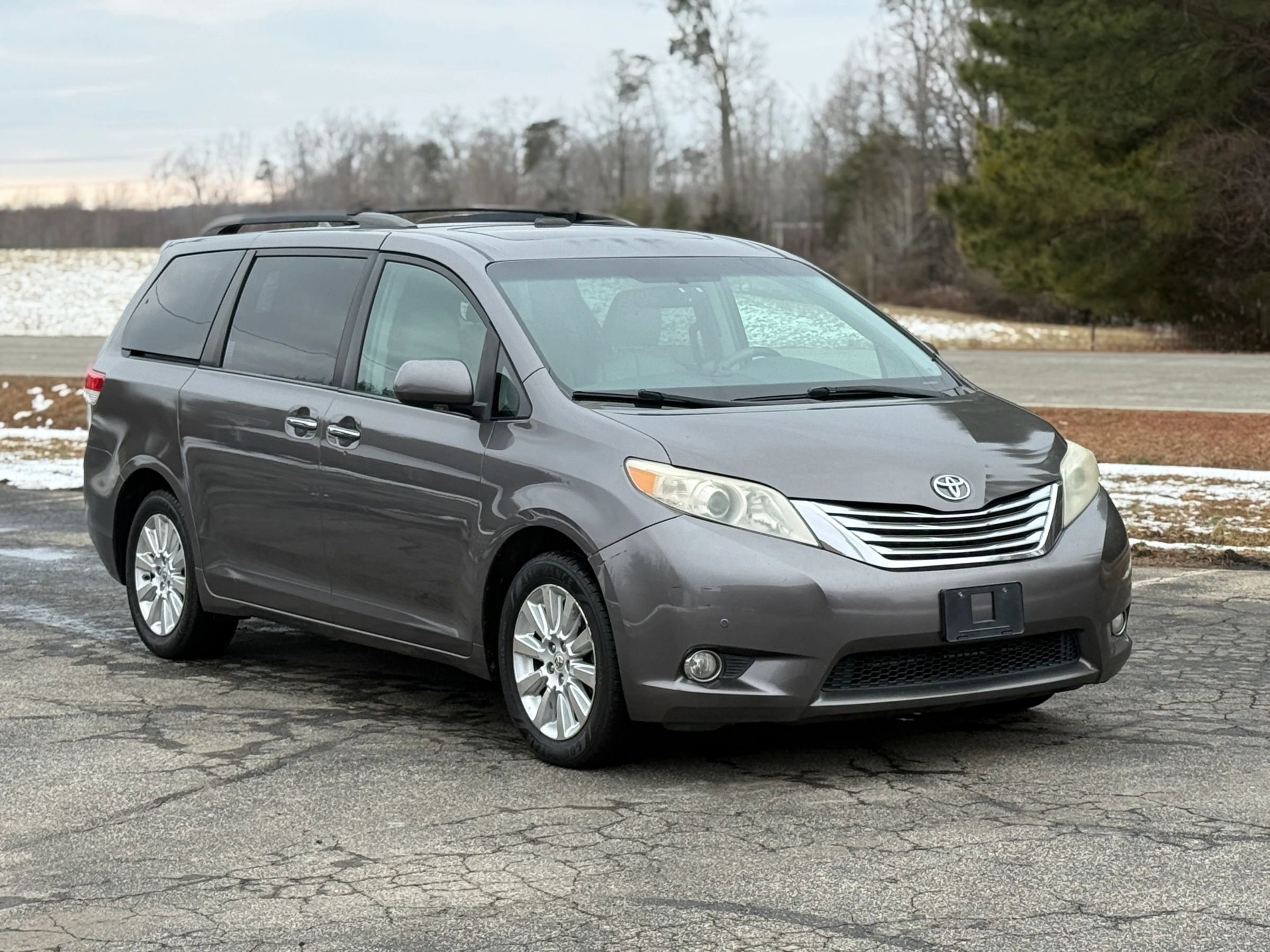 Used 2011 Toyota Sienna Limited w/ Premium Pkg AWD/4WD image 1