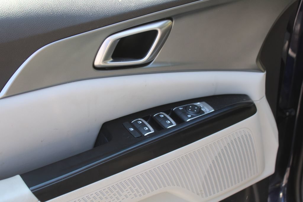 Certified 2024 Kia Carnival LX FWD image 24