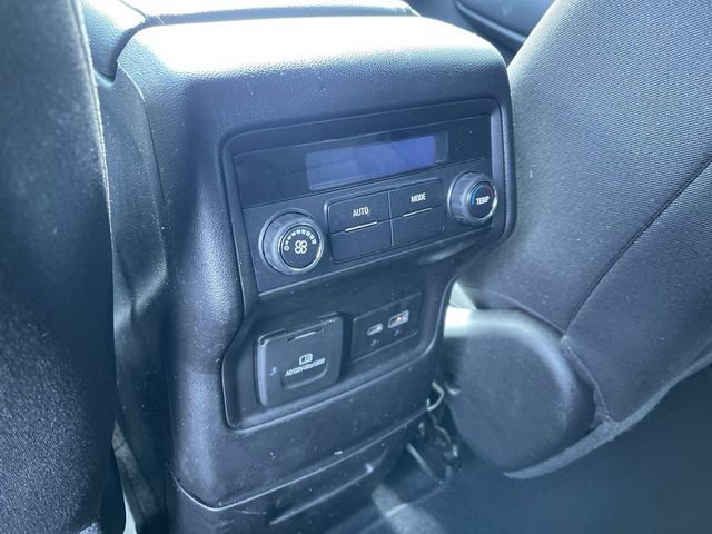 Used 2023 GMC Acadia SLE image 22