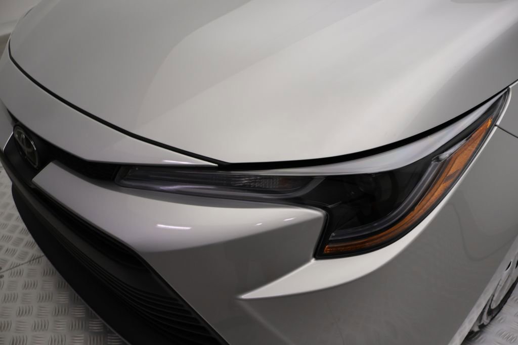 Used 2025 Toyota Corolla LE FWD image 3