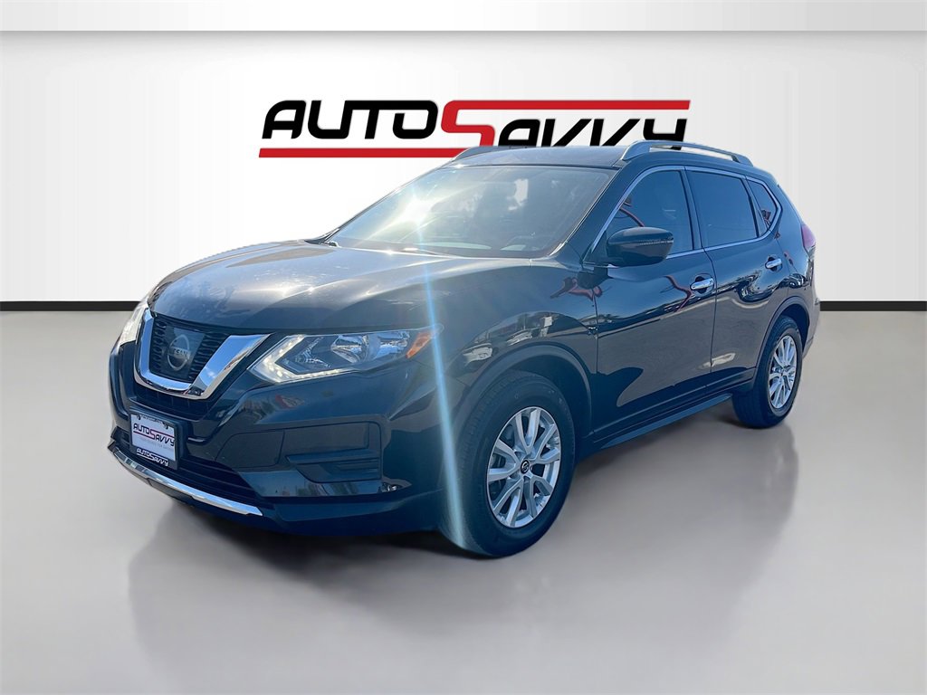 Used 2017 Nissan Rogue SV image 3