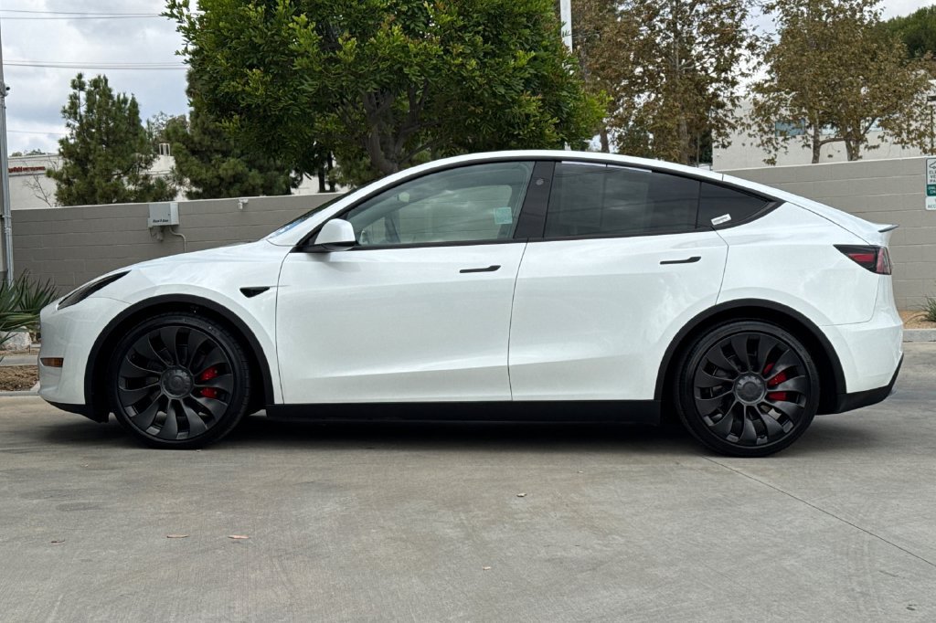 Used 2025 Tesla Model Y Performance AWD/4WD image 9
