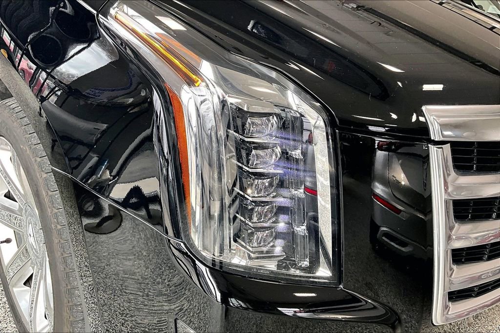 Used 2019 Cadillac Escalade Premium Luxury image 31