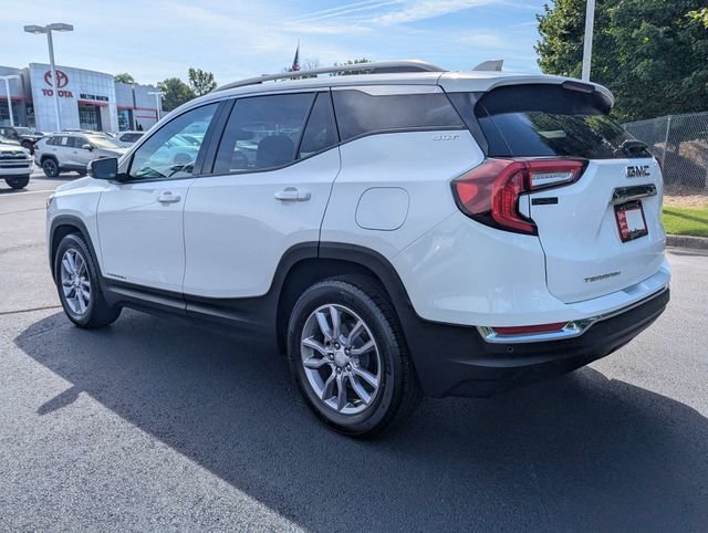 Used 2024 GMC Terrain SLT w/ Infotainment Package II FWD image 4