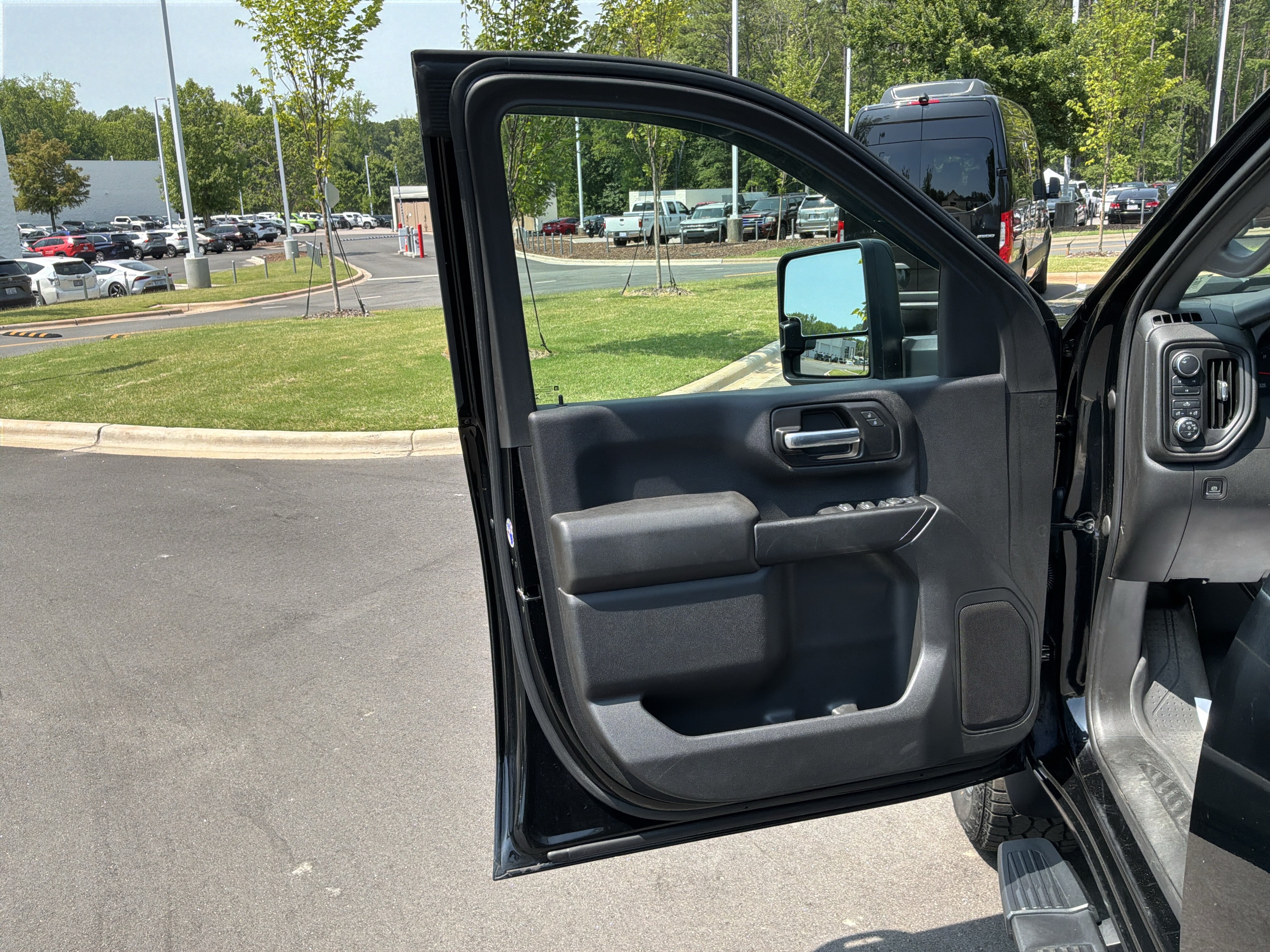 Used 2022 Chevrolet Silverado 2500 Custom w/ Custom Value Package AWD/4WD image 14