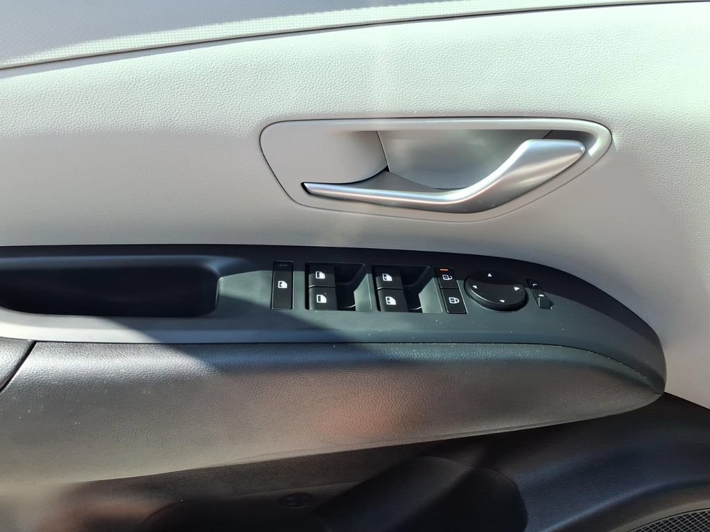 Used 2025 Hyundai Tucson SEL FWD image 16