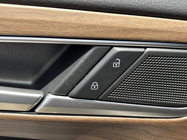 Used 2024 Volkswagen Atlas SE FWD image 24
