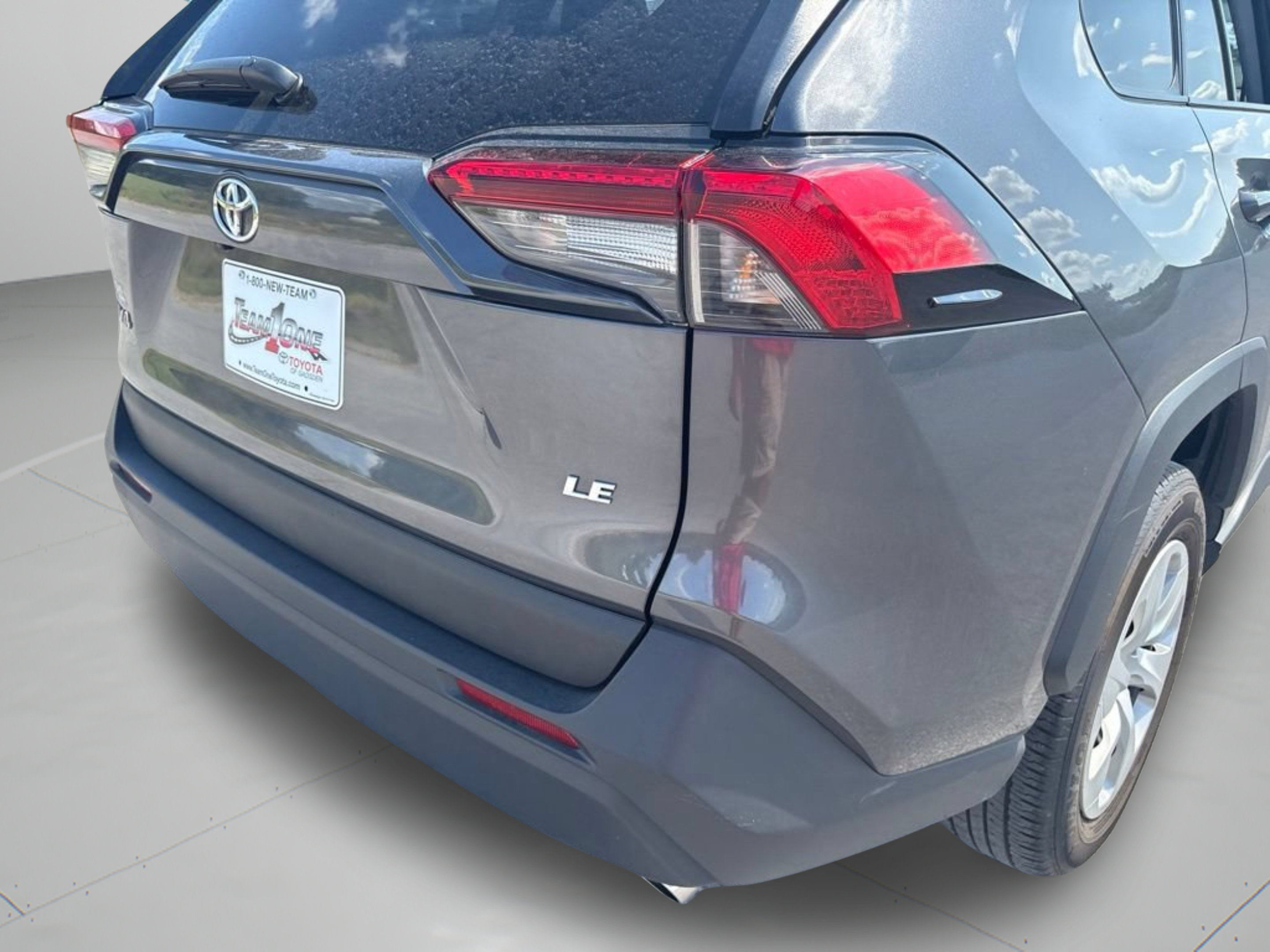 Used 2024 Toyota RAV4 LE FWD image 30