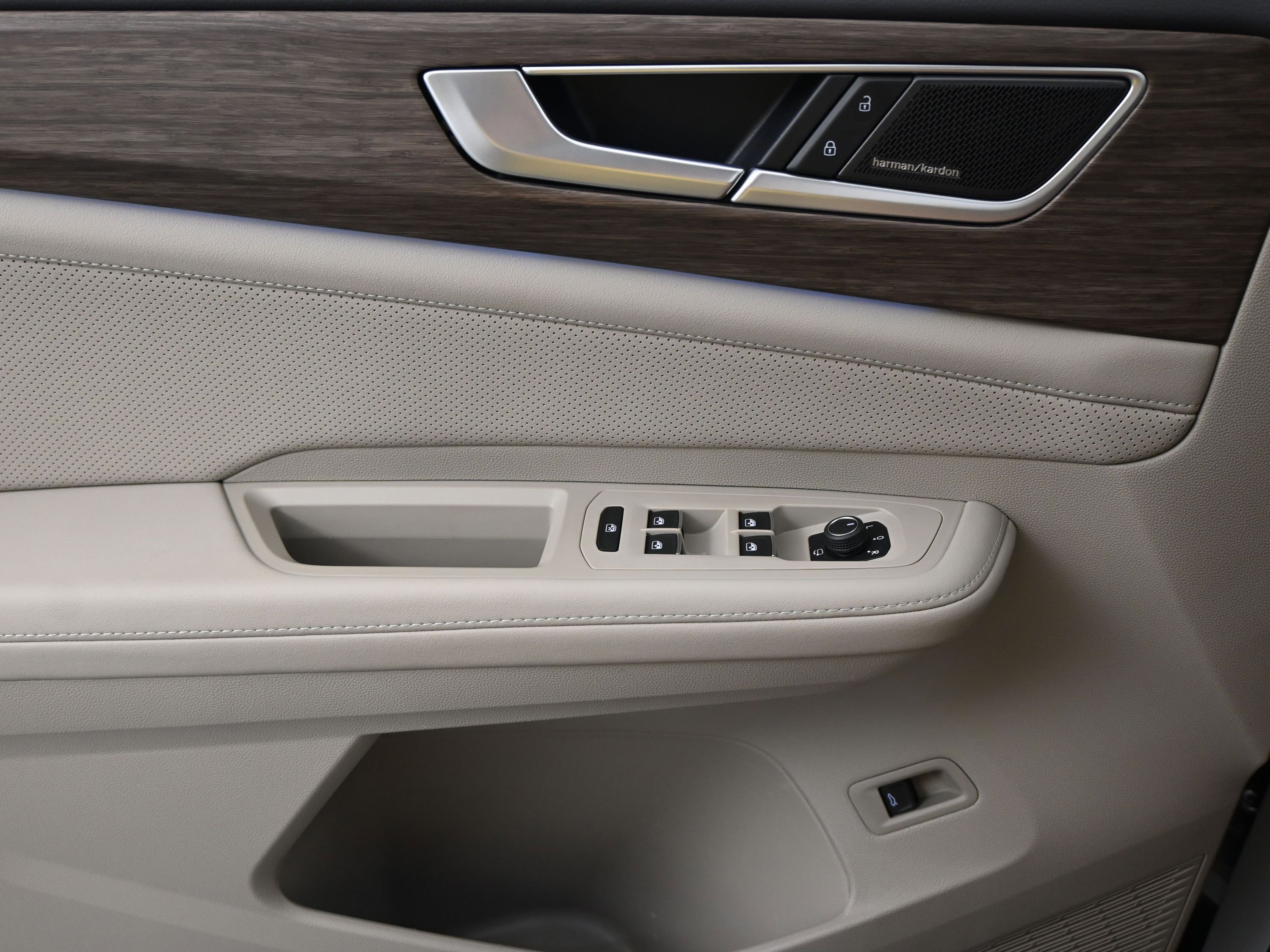 Used 2025 Volkswagen Atlas SEL Premium R-Line image 14