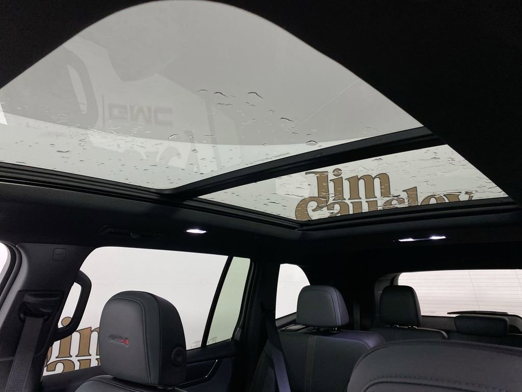 Used 2025 GMC Acadia AT4 w/ Luxury Package image 22