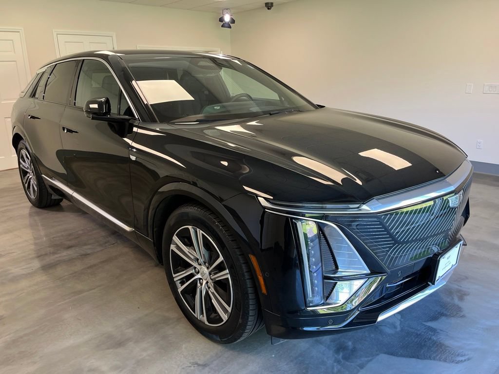 Certified 2024 Cadillac Lyriq Luxury AWD/4WD image 1