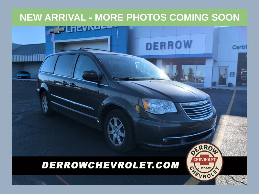 Used 2011 Chrysler Town & Country Touring FWD image 1