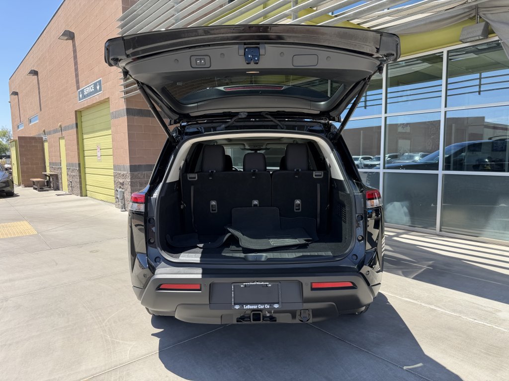 Used 2025 Nissan Pathfinder SV w/ SV Premium Package FWD image 37