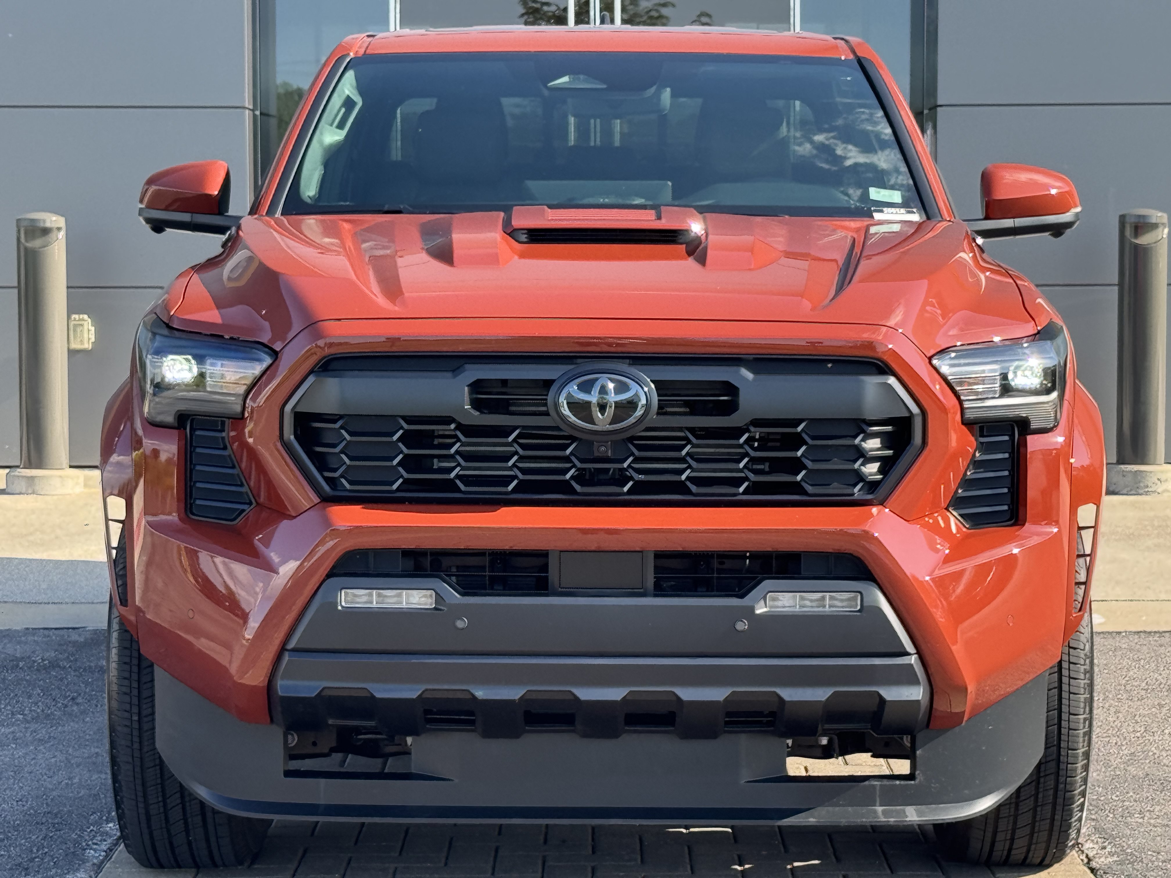 Used 2025 Toyota Tacoma TRD Sport w/ TRD Sport Premium Package AWD/4WD image 8