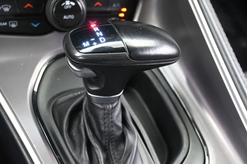 Used 2022 Dodge Challenger SXT w/ Driver Convenience Group RWD image 21