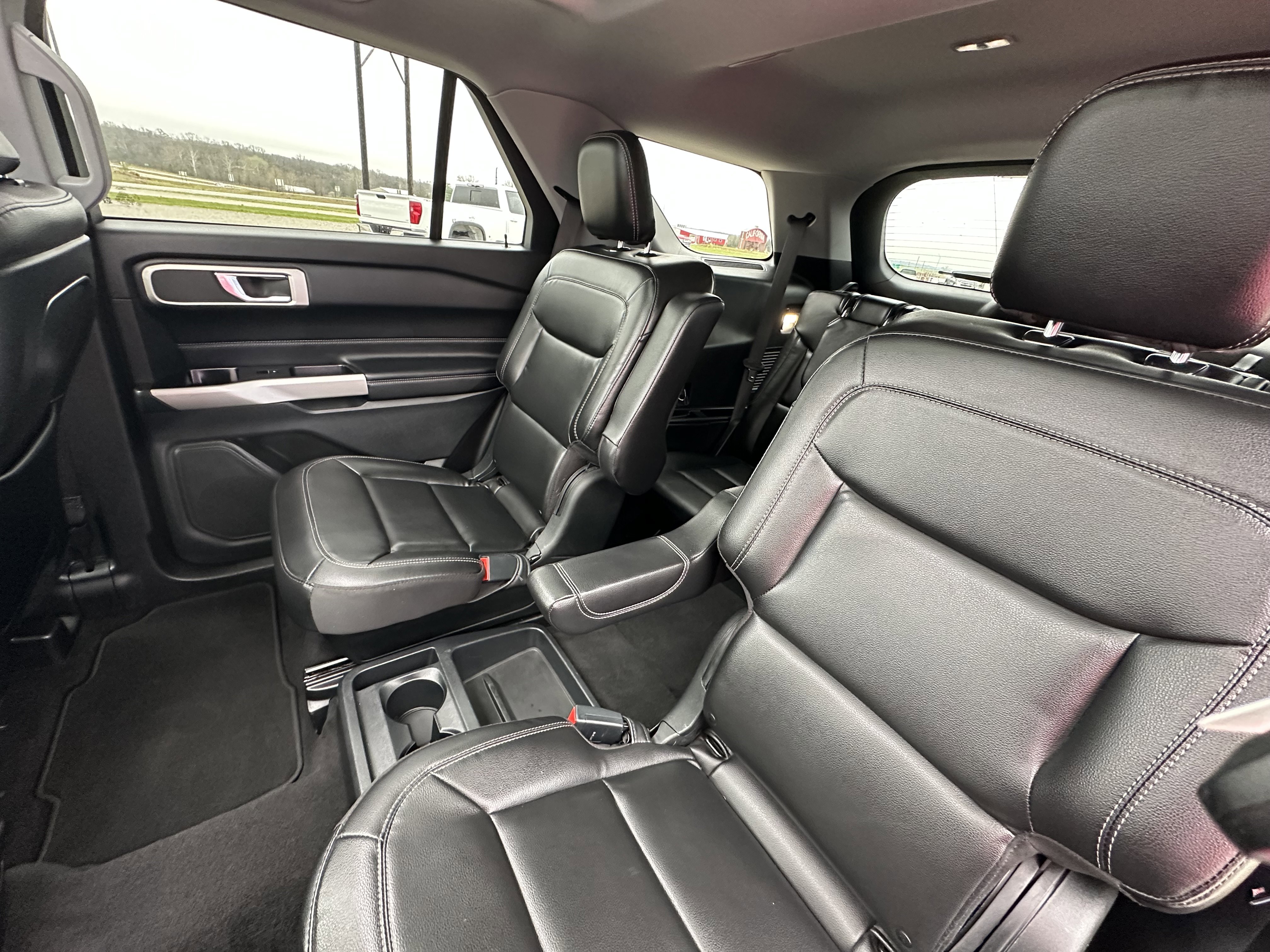 Used 2020 Ford Explorer XLT w/ Equipment Group 202A image 23