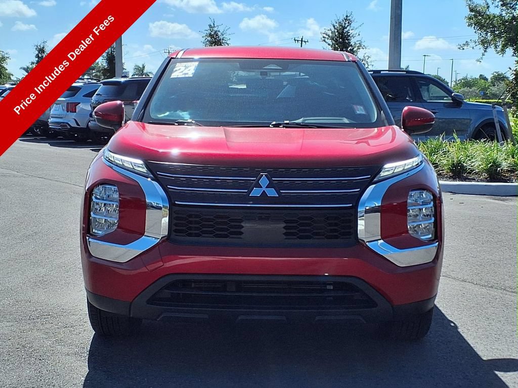 Used 2024 Mitsubishi Outlander ES FWD image 2