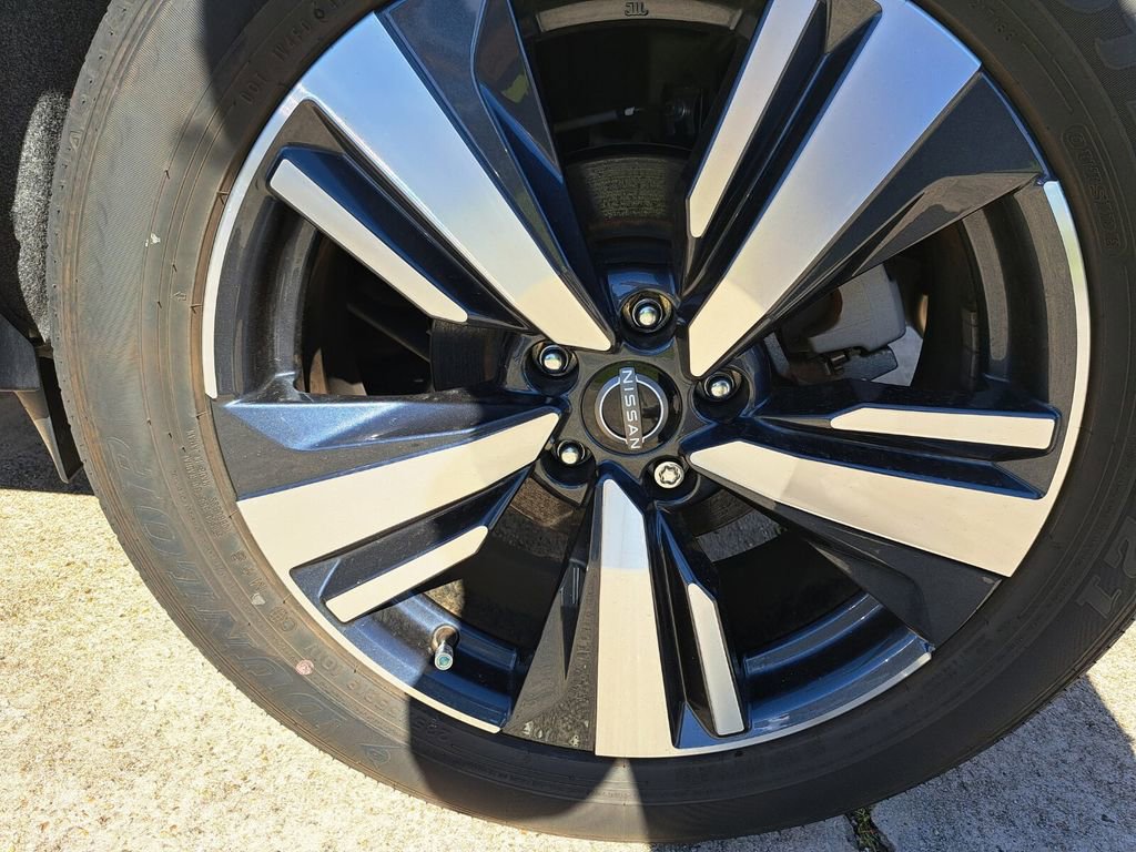 Used 2023 Nissan Rogue Platinum w/ Platinum Premium Package image 27