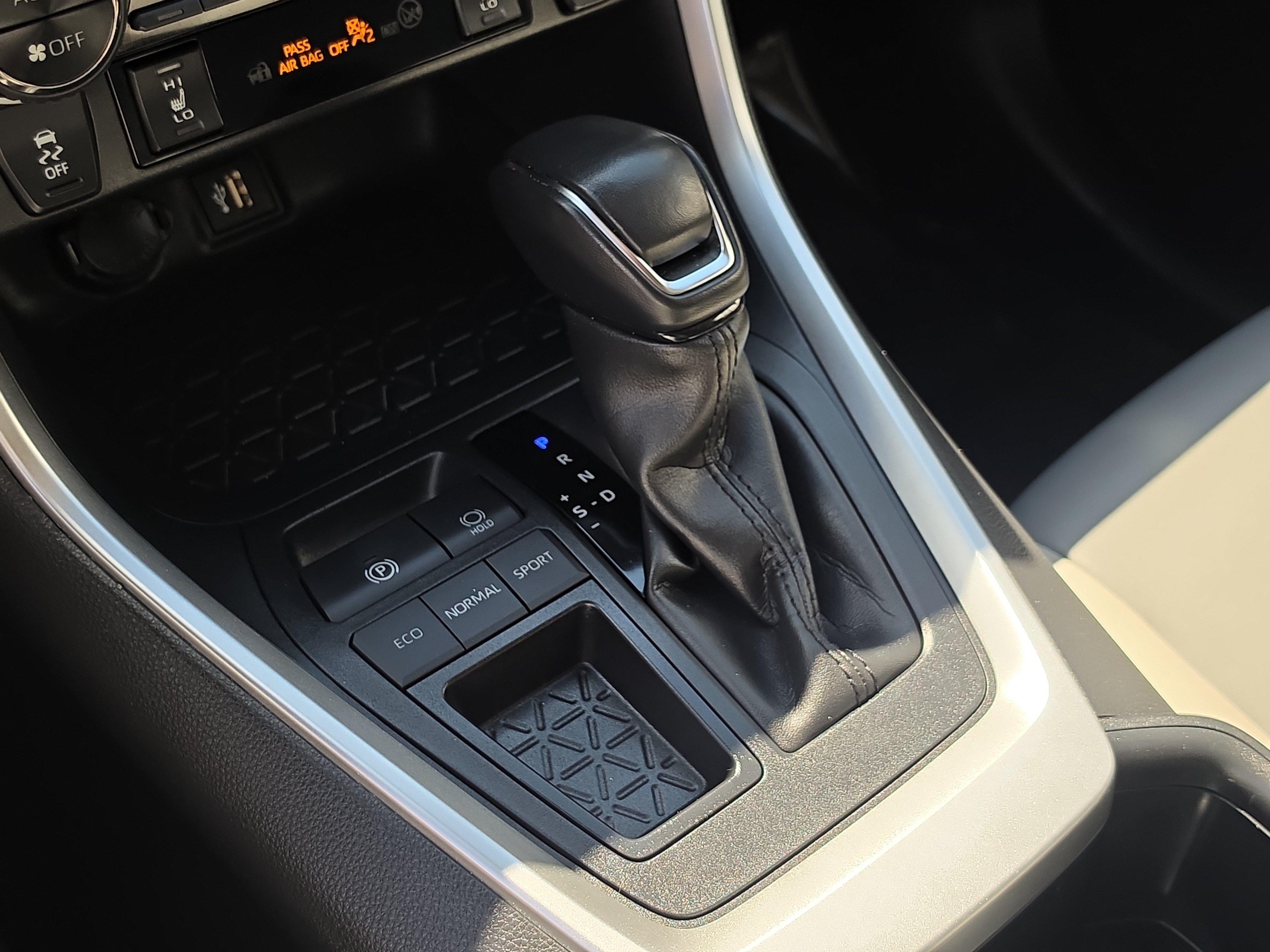 Used 2023 Toyota RAV4 XLE Premium FWD image 27