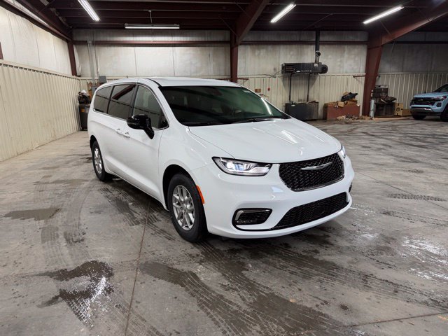 New 2026 Chrysler Pacifica Select