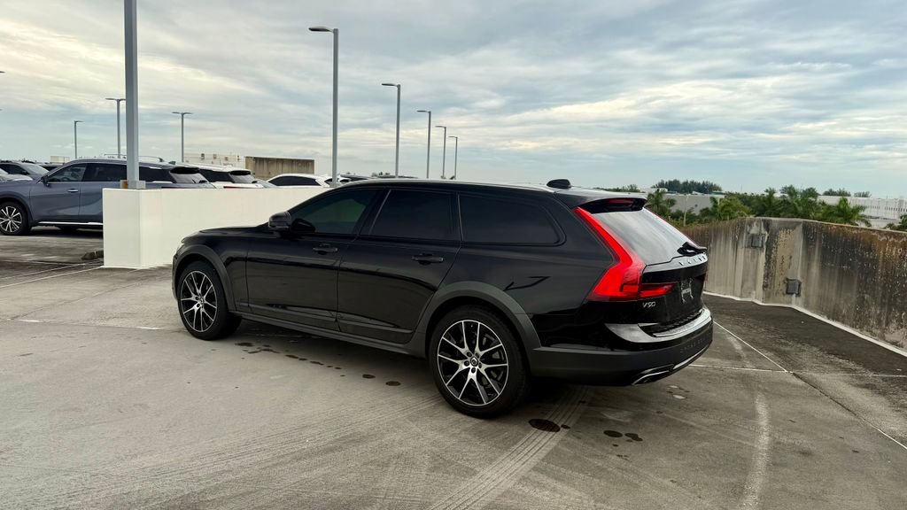 Used 2019 Volvo V90 T6 Cross Country AWD/4WD image 2
