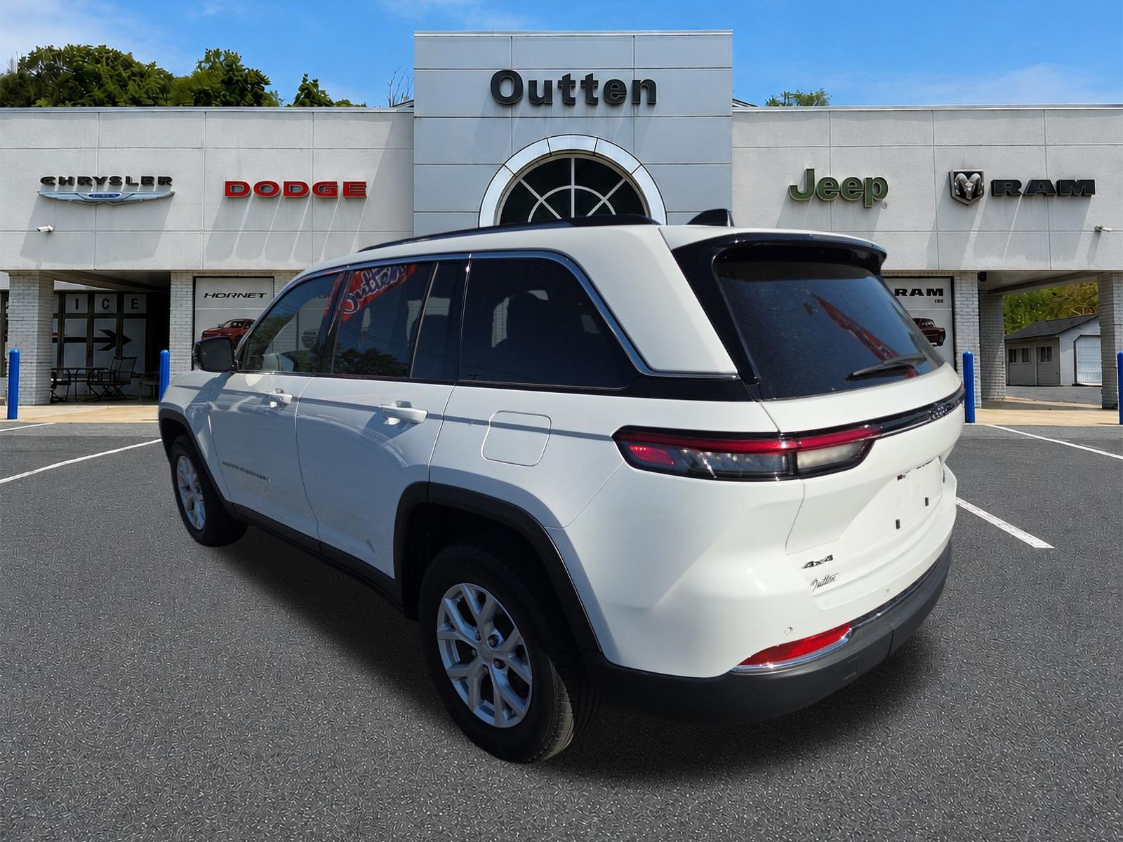 Used 2023 Jeep Grand Cherokee Limited AWD/4WD image 6