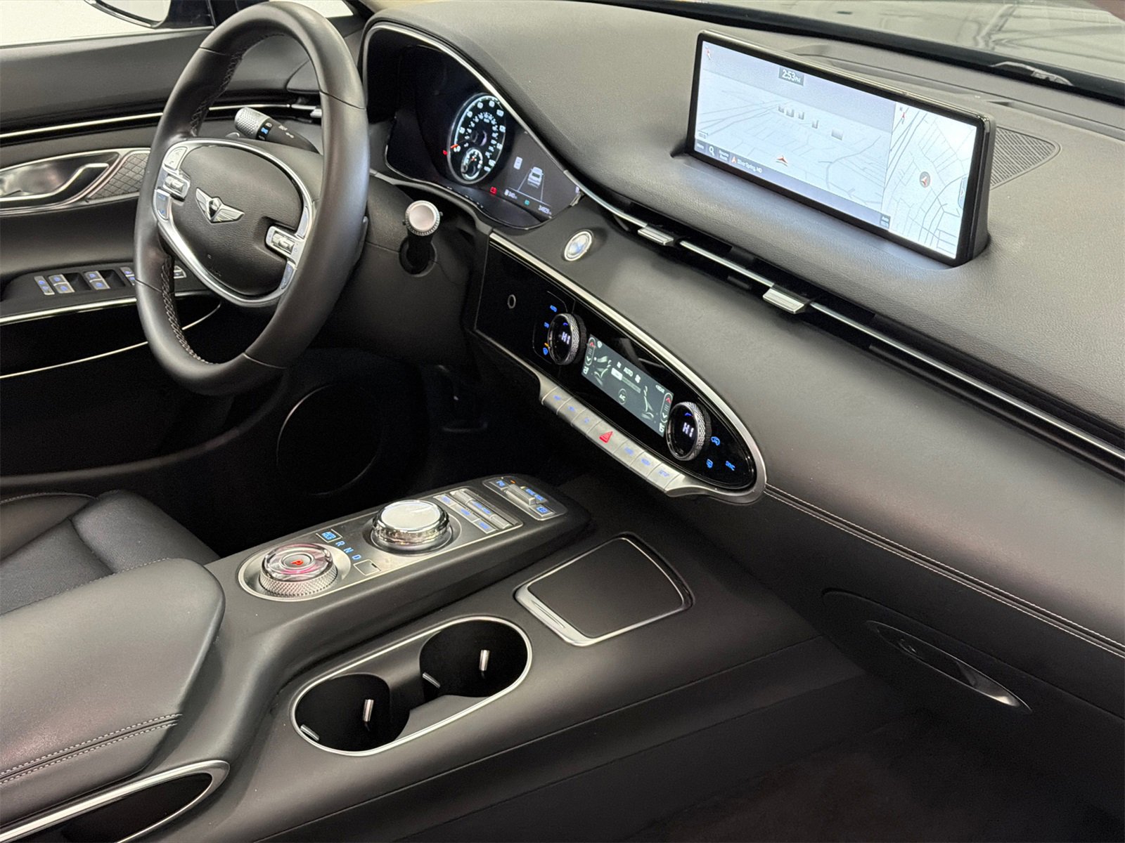 Used 2025 Genesis GV70 2.5T image 10