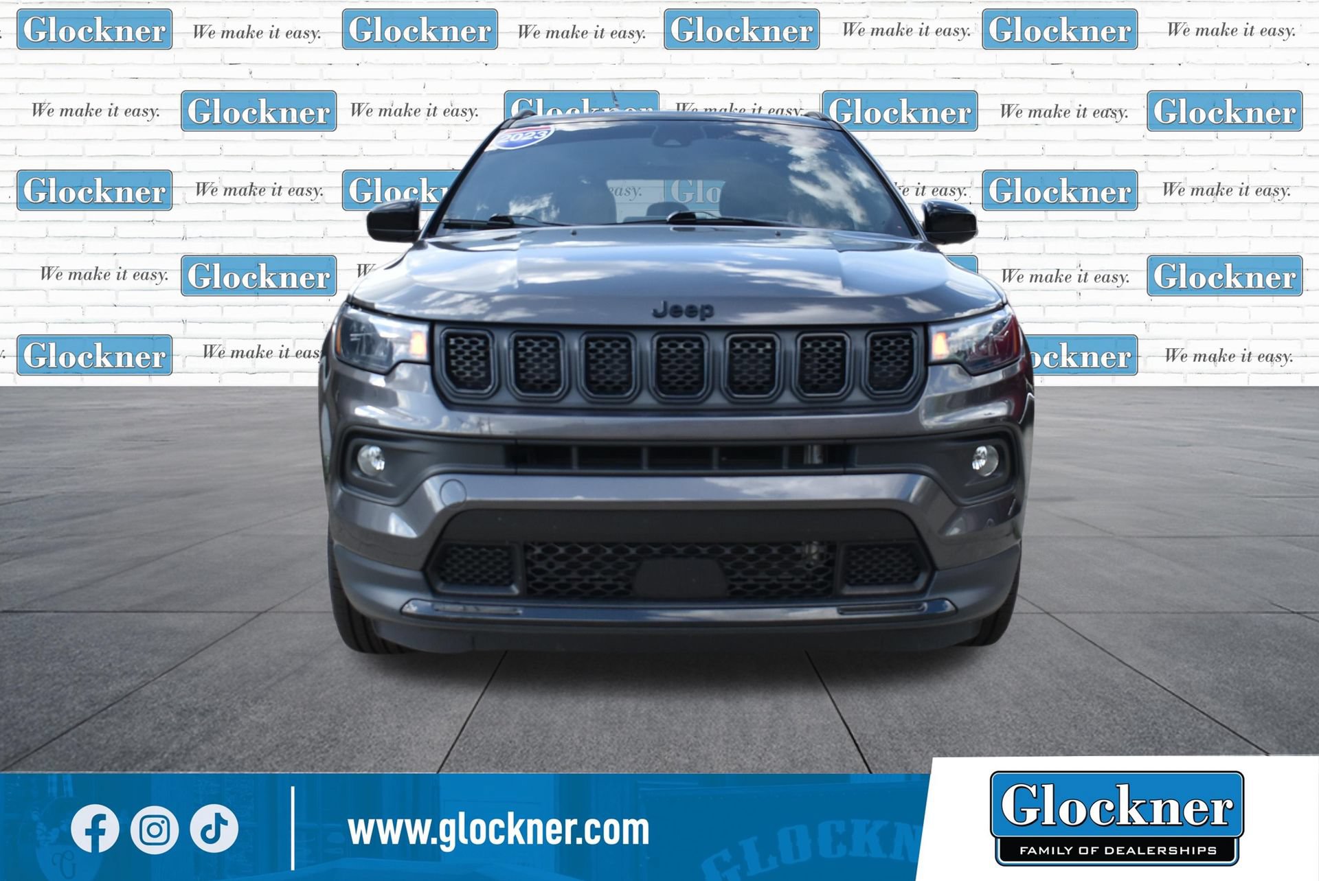Used 2023 Jeep Compass Latitude w/ Sun and Sound Group AWD/4WD image 2