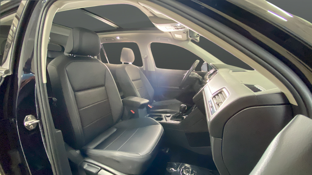 Used 2019 Volkswagen Tiguan SE w/ Panoramic Sunroof Package AWD/4WD image 24