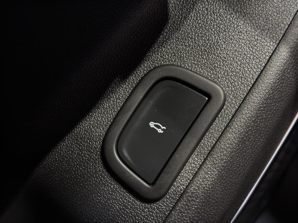 Used 2025 Chevrolet Traverse RS image 40