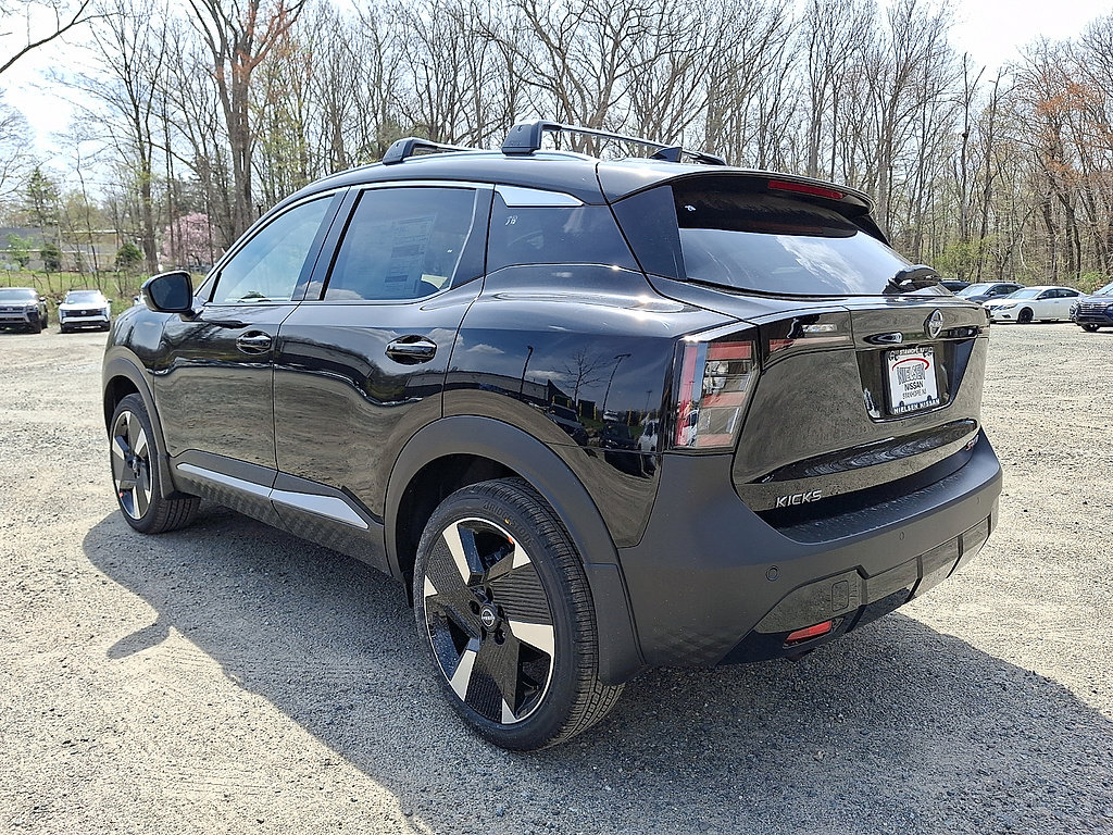 New 2026 Nissan Kicks SR w/ Cold Weather Package AWD/4WD image 3