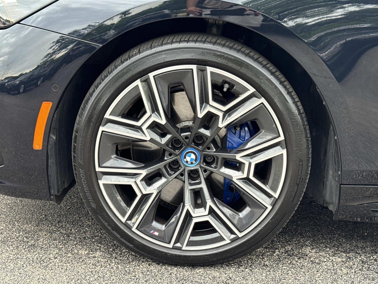 Certified 2025 BMW i5 xDrive40 w/ M Sport Package AWD/4WD image 9