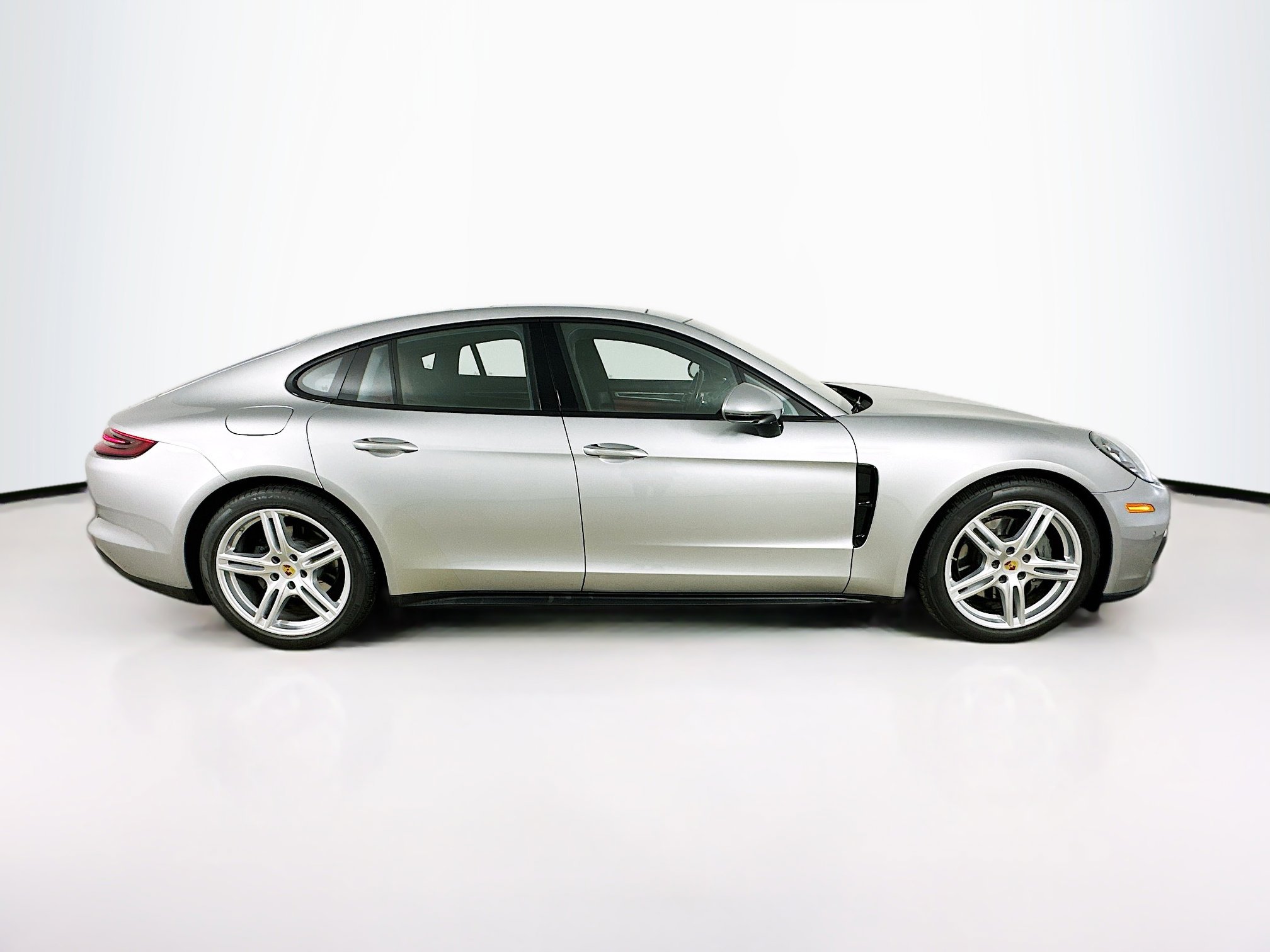 Used 2018 Porsche Panamera 4S image 4