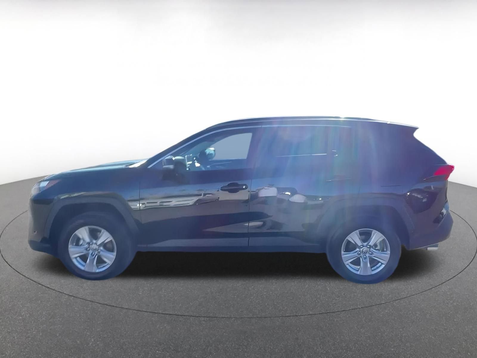 Used 2025 Toyota RAV4 XLE image 9