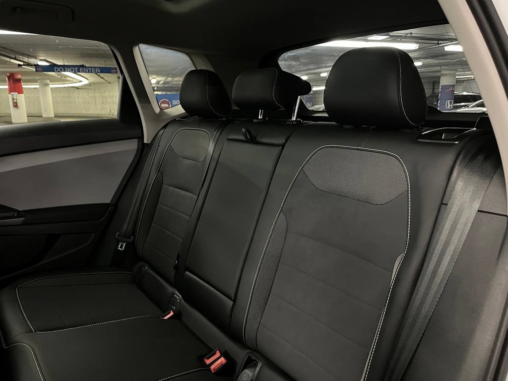 Used 2022 Volkswagen Taos SE w/ Panoramic Sunroof Package AWD/4WD image 21
