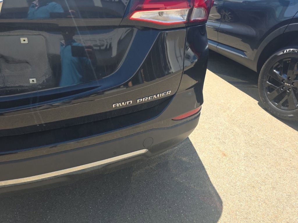 Used 2024 Chevrolet Equinox Premier AWD/4WD image 8