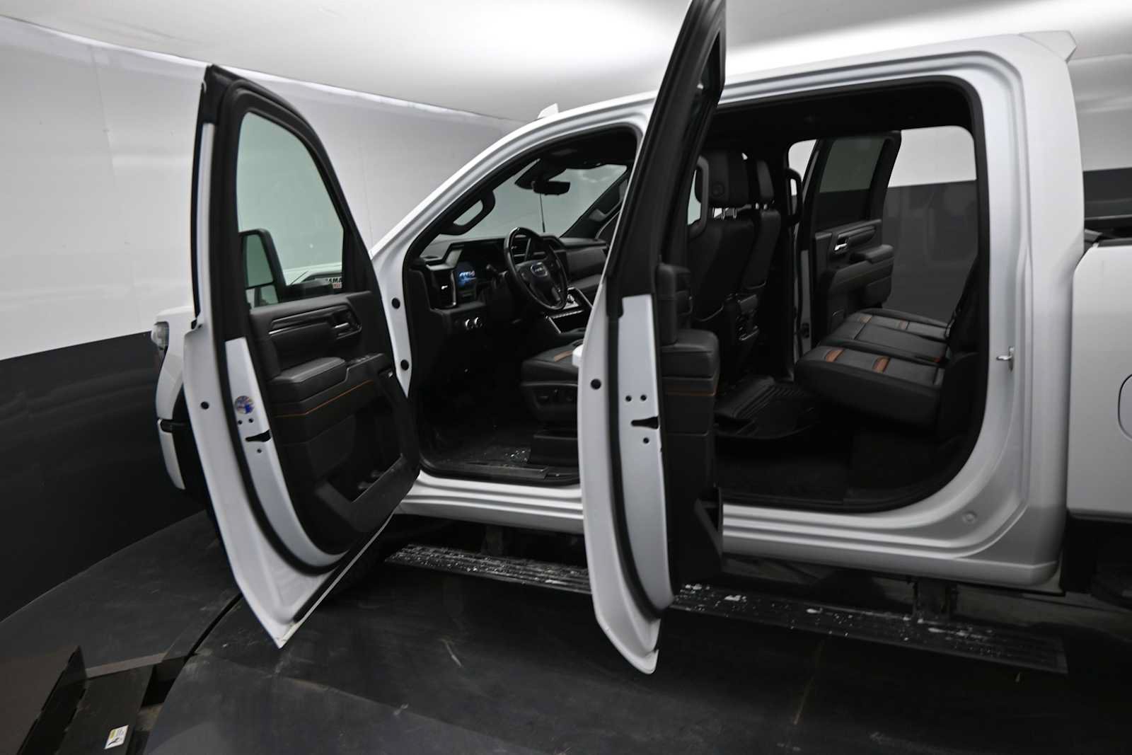 Used 2024 GMC Sierra 2500 AT4 w/ AT4 Premium Plus Package AWD/4WD image 61