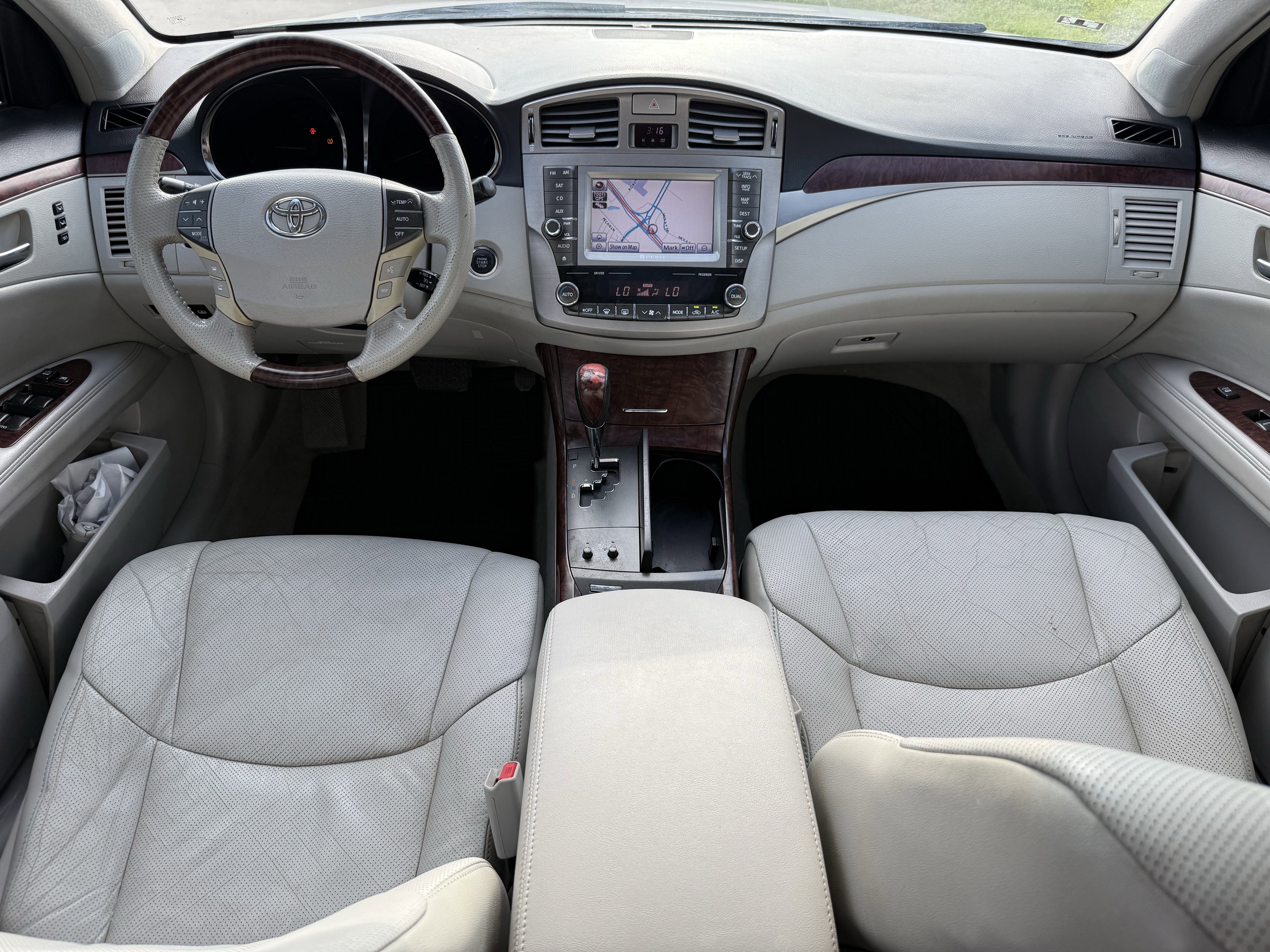 Used 2012 Toyota Avalon Limited image 13