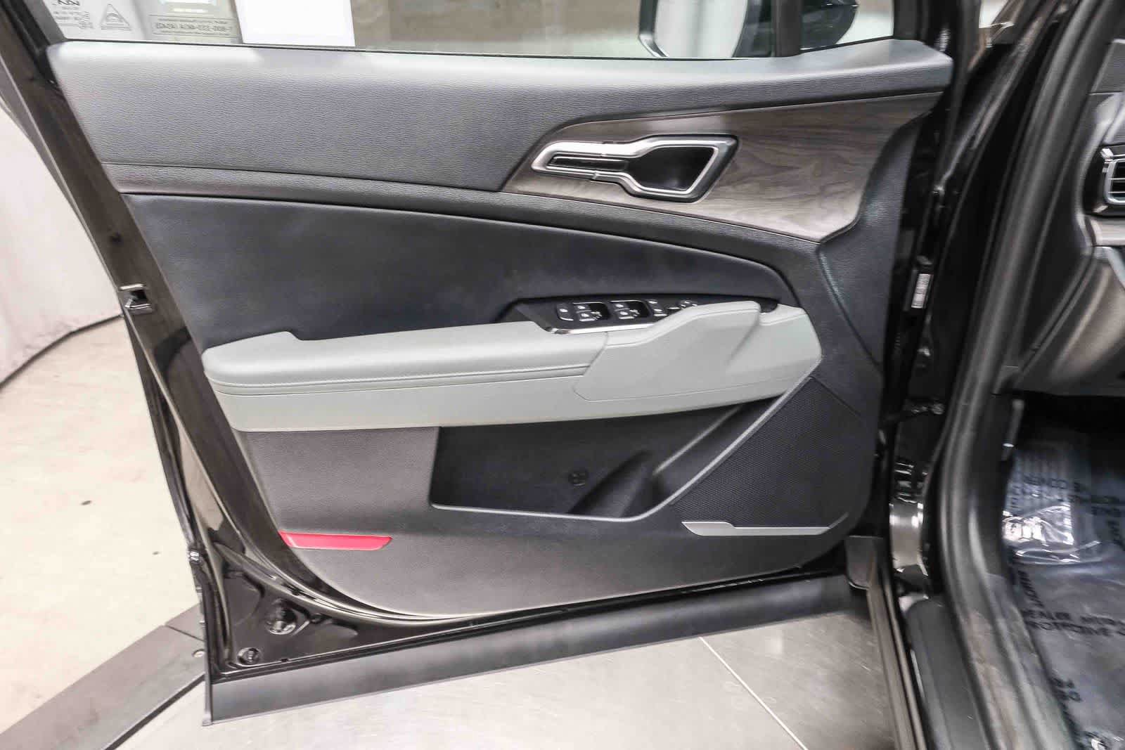 Used 2025 Kia Sportage X-Line AWD/4WD image 25