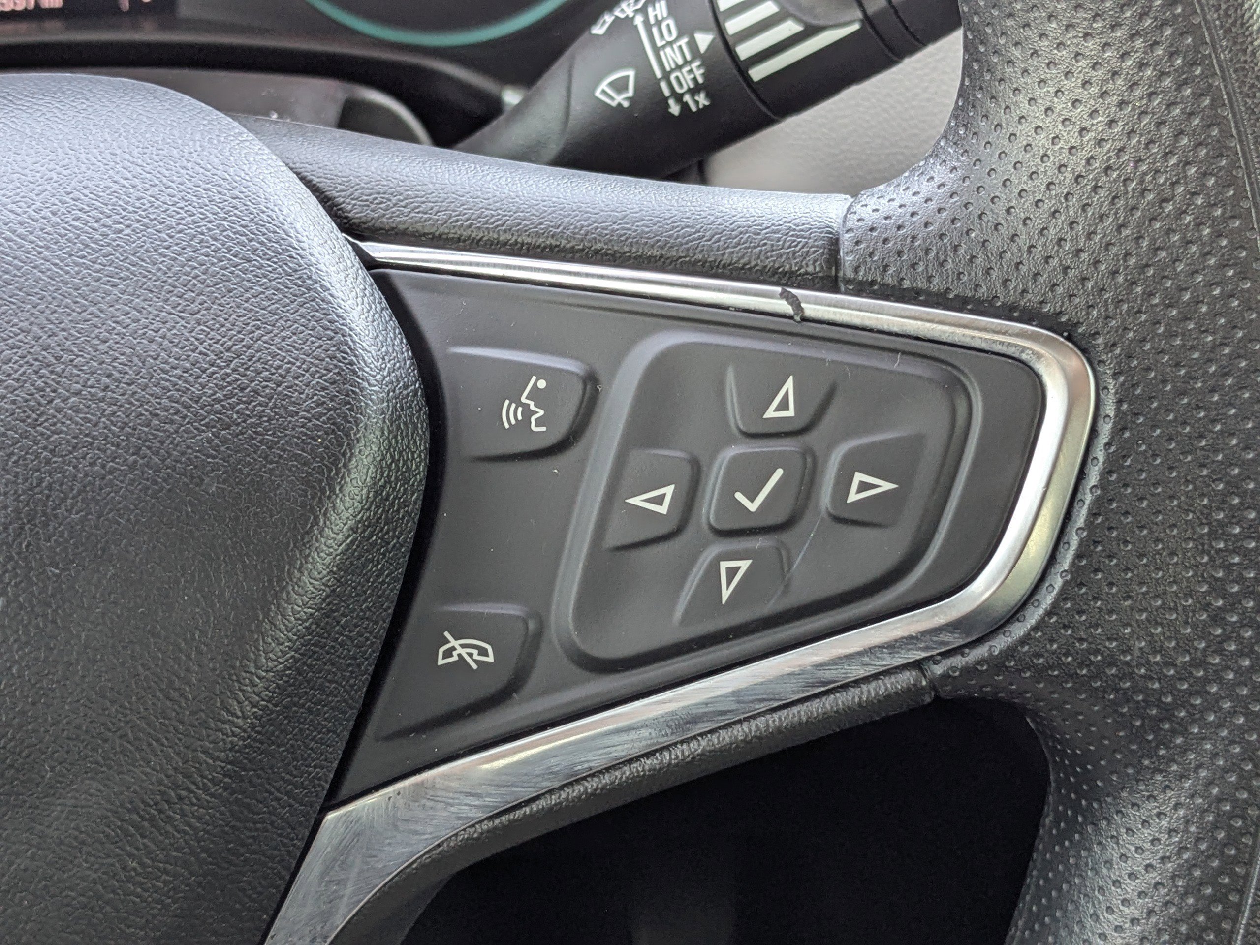 Used 2024 Chevrolet Equinox LS w/ Driver Confidence II Package image 25