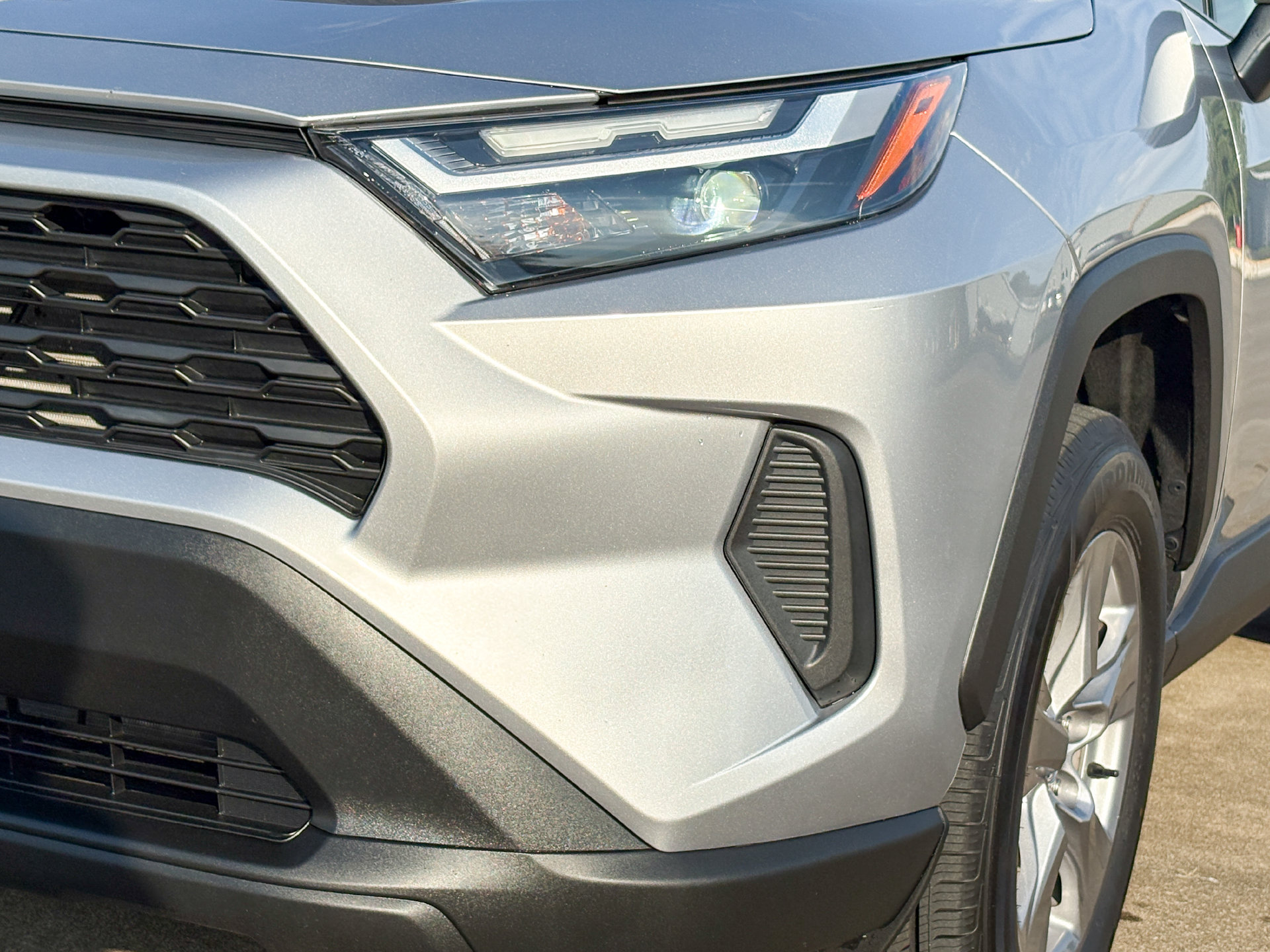 Used 2022 Toyota RAV4 XLE w/ Convenience Package AWD/4WD image 6