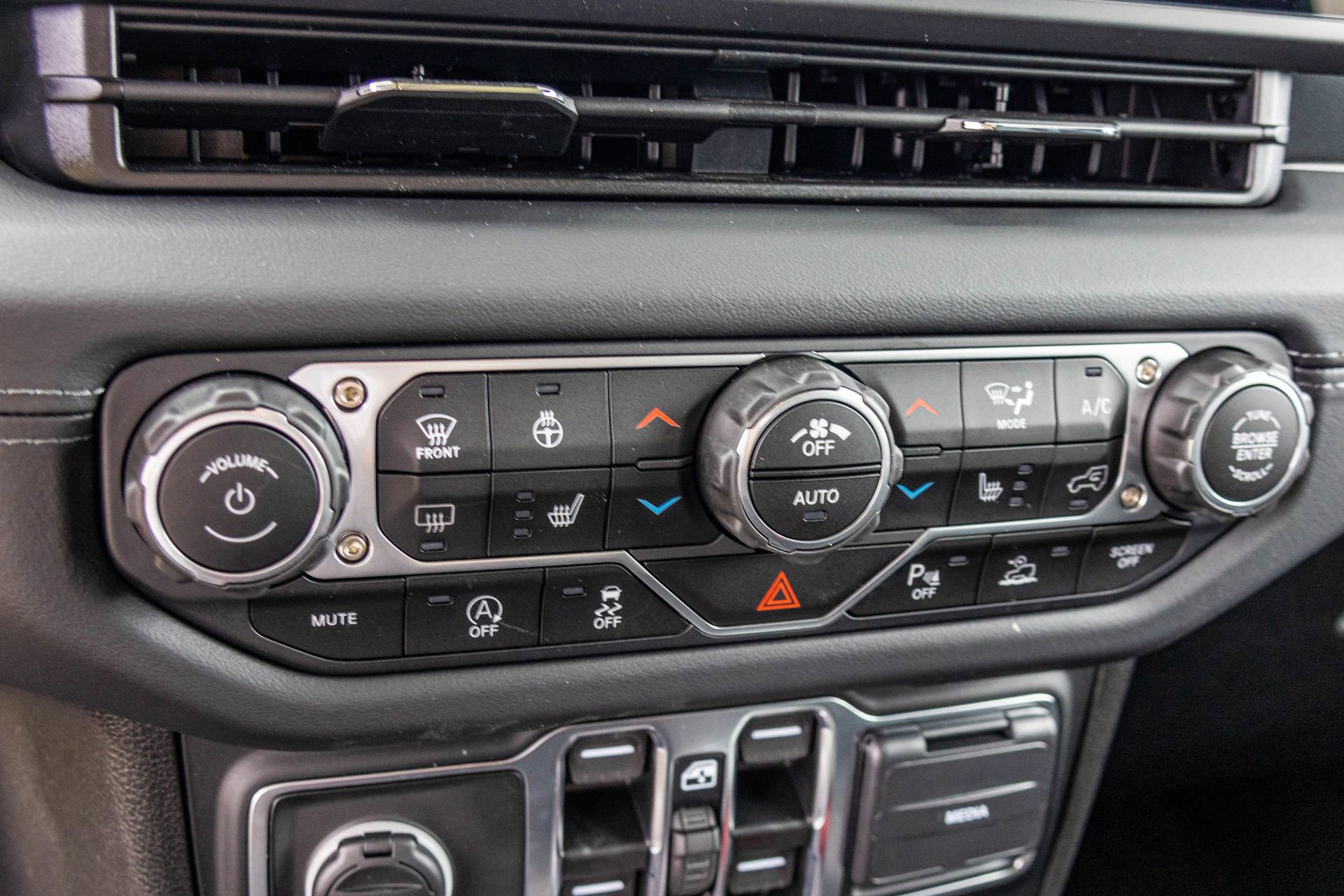 New 2025 Jeep Wrangler Sahara image 27