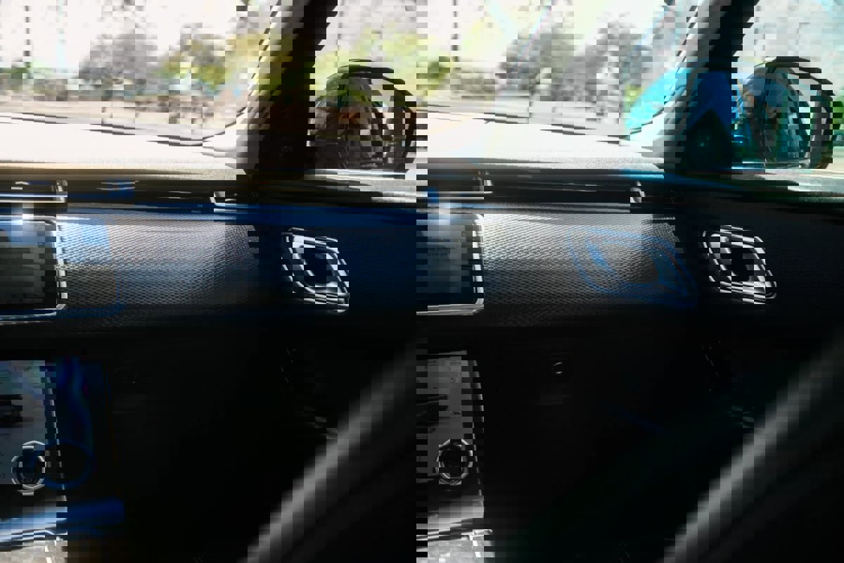 Used 2019 Land Rover Range Rover Velar S image 26