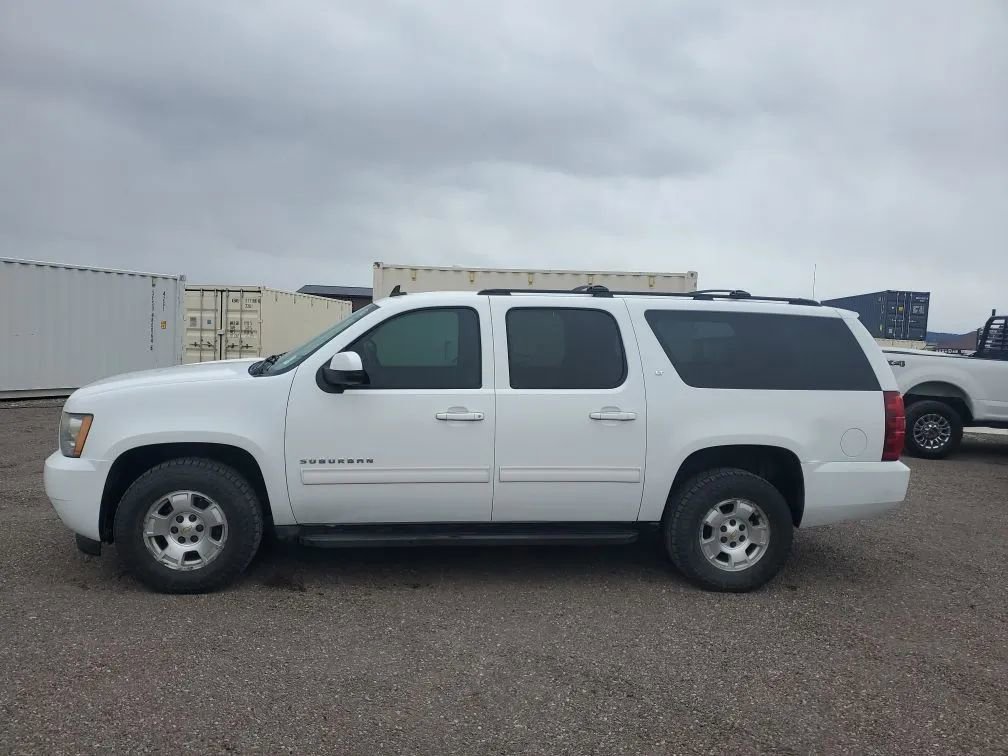 Used 2011 Chevrolet Suburban LT image 2