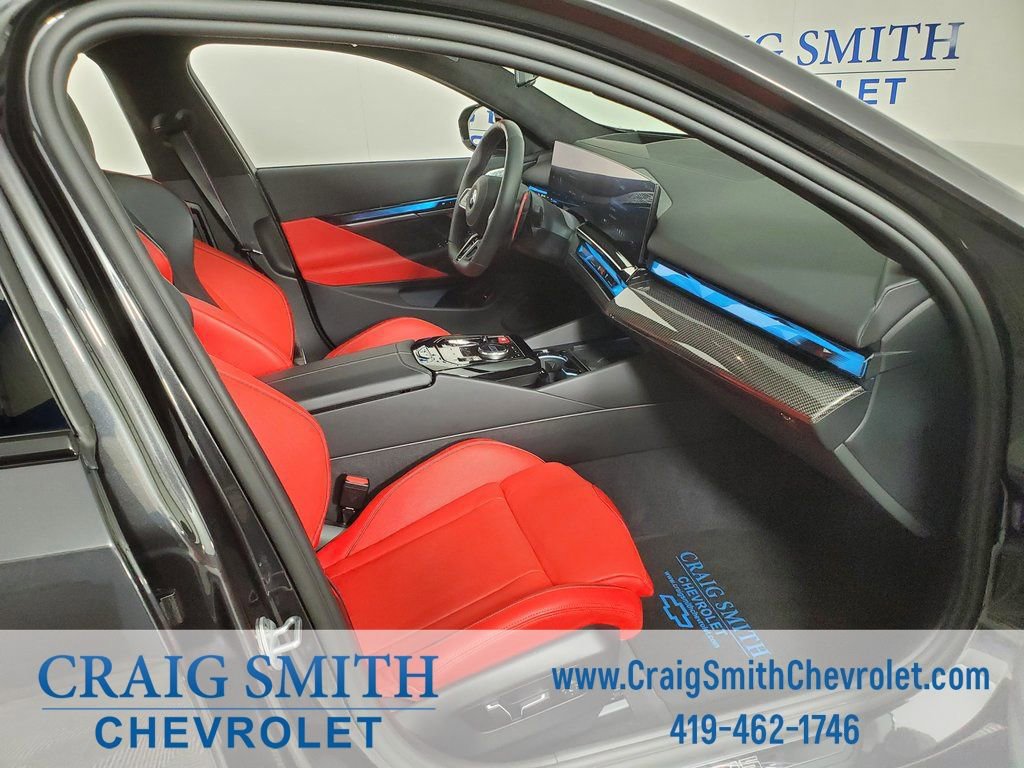 Used 2025 BMW M5 w/ Executive Package image 41