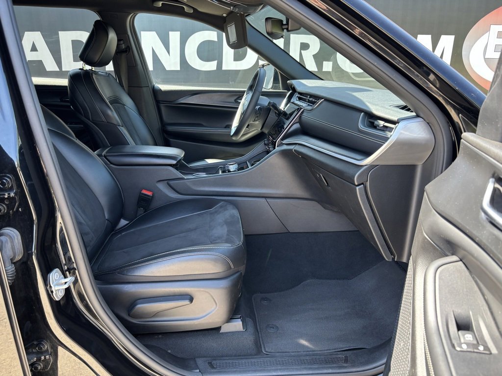 Used 2024 Jeep Grand Cherokee L Laredo image 32