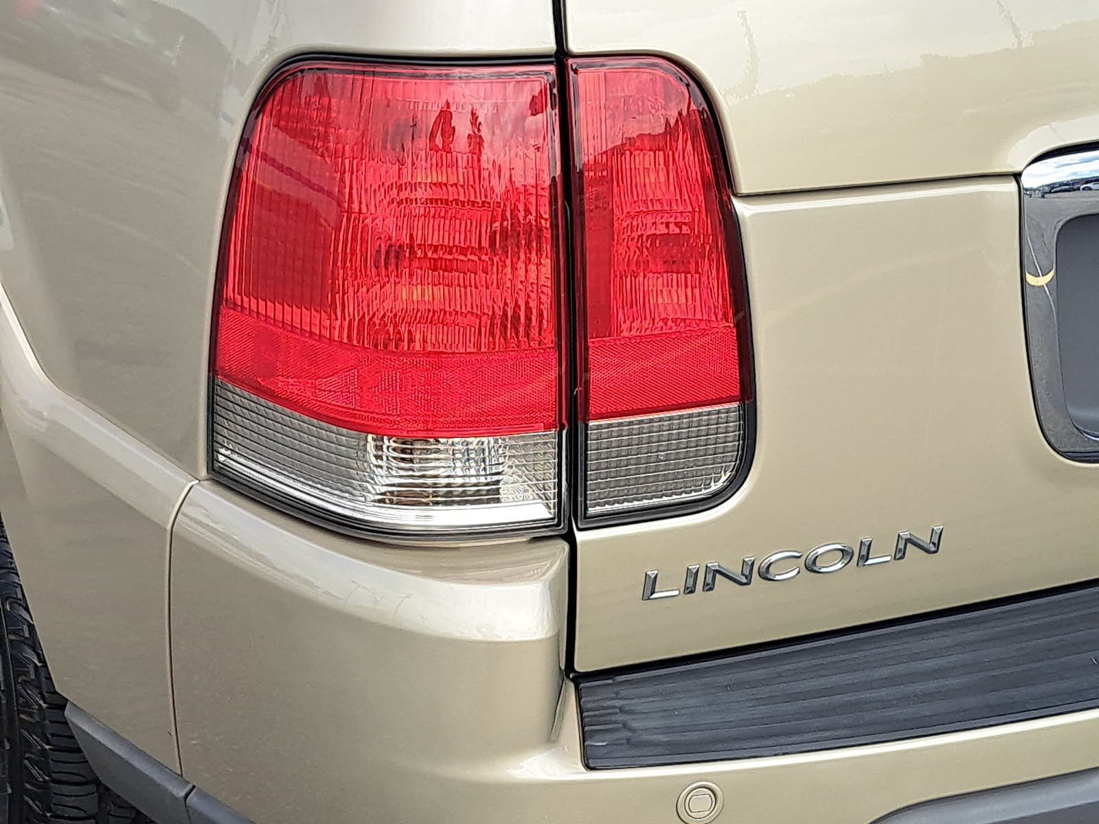 Used 2004 Lincoln Aviator 2WD image 38