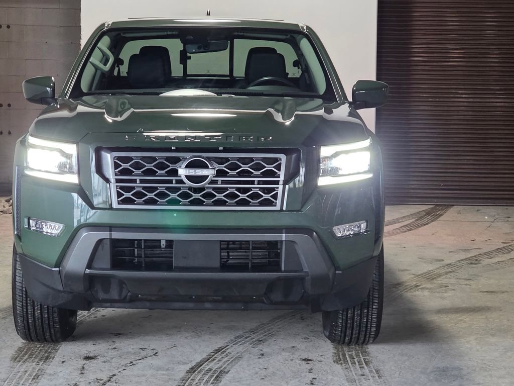 Used 2024 Nissan Frontier SL w/ Technology Package image 2